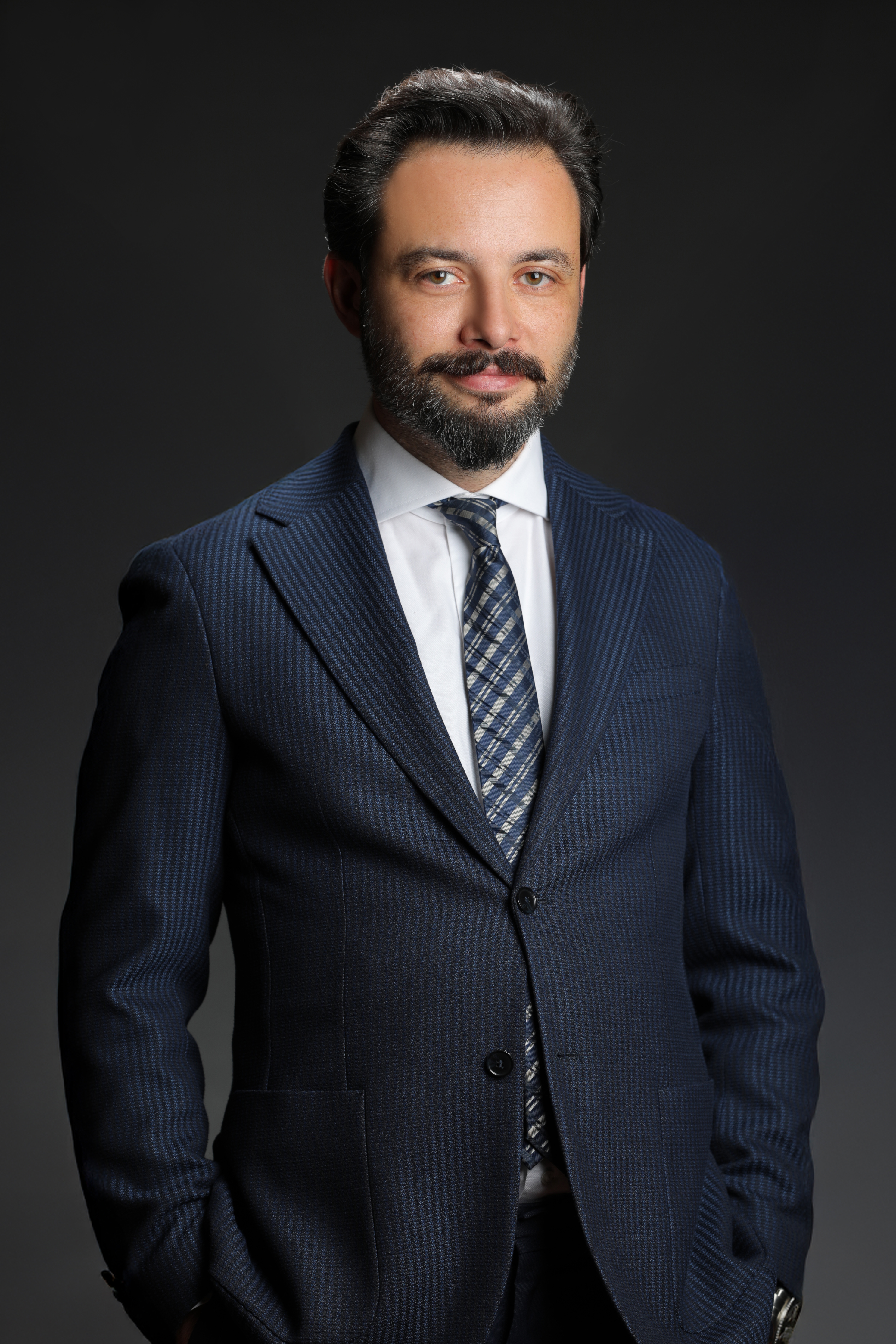 Dr. A. Eren Altay